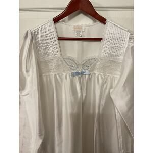 Barbizon Vintage Butterfly Embroidered Scalloped Lace Nightgown, L